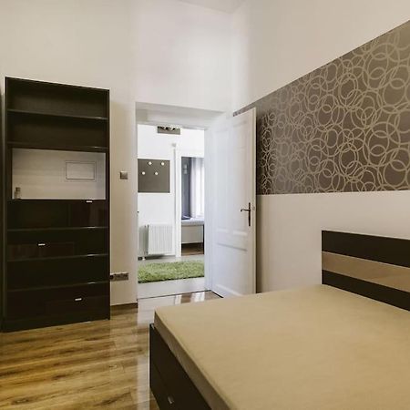 Lovely Purplish Apartment Heart Of The City Budapest Eksteriør bilde