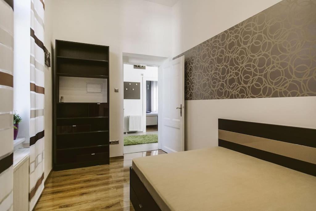 Lovely Purplish Apartment Heart Of The City Budapest Eksteriør bilde