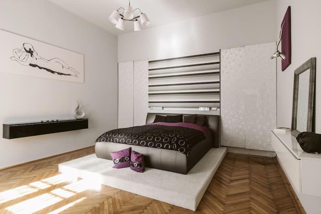 Lovely Purplish Apartment Heart Of The City Budapest Eksteriør bilde